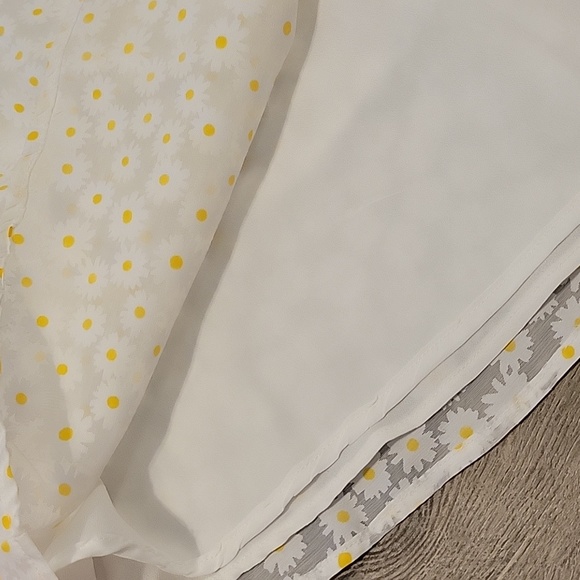 Forever 21 Daisy Print Puff Sleeve Mini Dress NWT - Picture 4 of 6